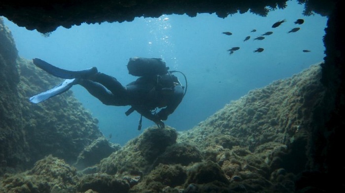 Never be out of range: Research could make texting while scuba diving possible